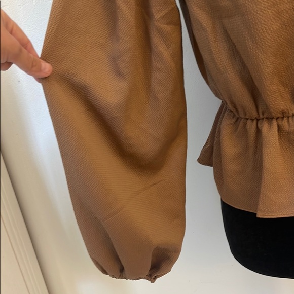 Express | Women’s Brown Plunge V-Neck Billowy Sleeve Peplum Top Size Small - Picture 7 of 7